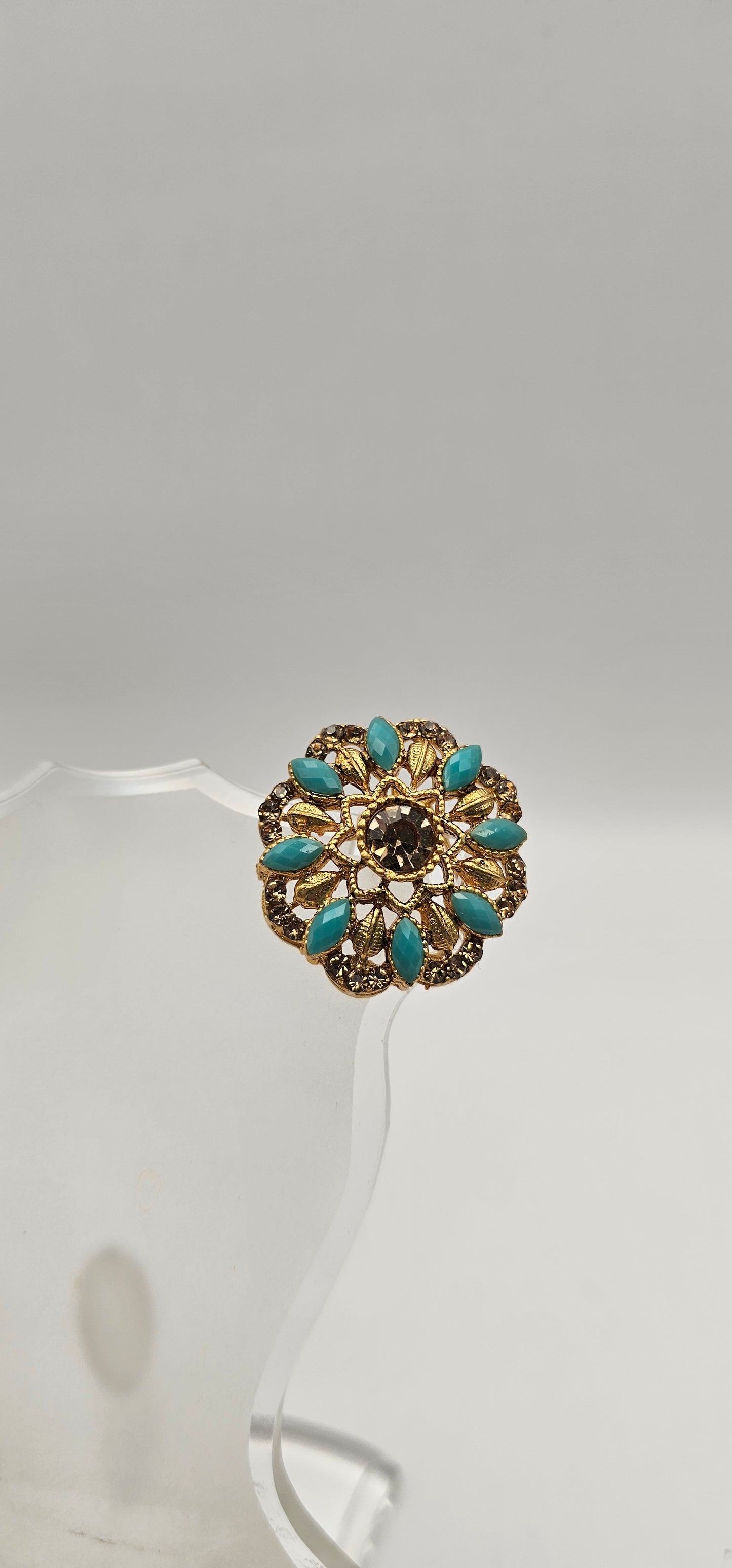 Pair of earrings from Villandi comes together with a beautifully delicate floral pattern, decorated with an interplay of Emerald & Gold