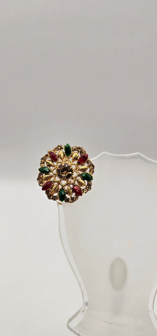 Pair of earrings from Villandi comes together with a beautifully delicate floral pattern, decorated with an interplay of green  Emeralds